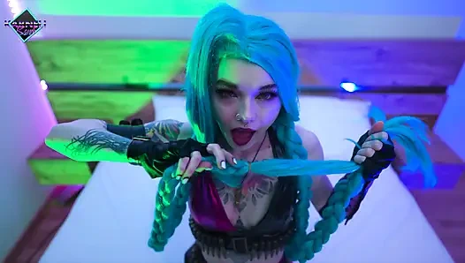 Hottie babe Jinx has big dildo fun. Karneli Bandi