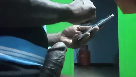 Hintli tamil olgun adam sandalyede mastrubasyon