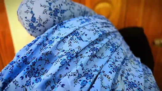 Горячая горничная с большой задницей и тугой киской