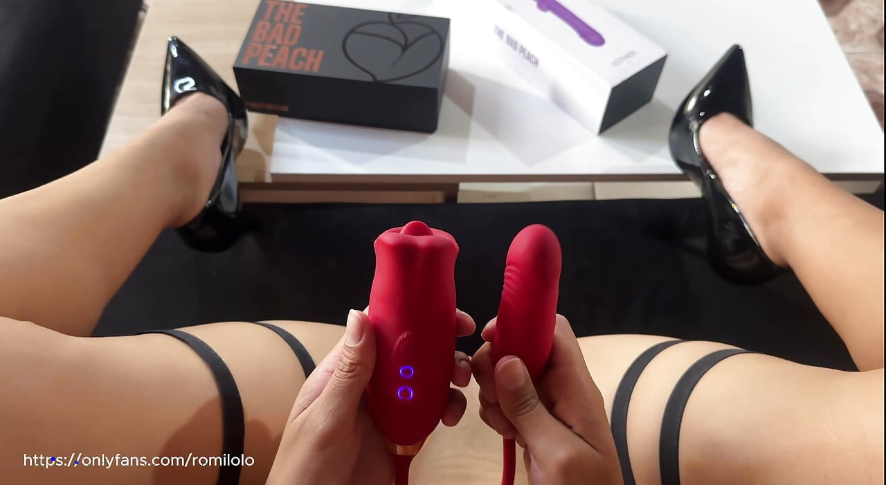 Trying out The Bad Peach's new toy! - Lip Tease 2-in-1 Tongue Vibrator