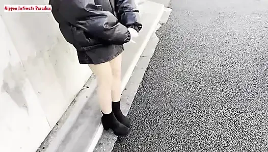Kimya kararlı bir ana doğru tırmanırken enerji bırakmaya hazır yetişkin yoğunluğunu karşılıyor