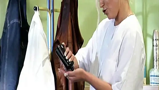 Blonde deutsche heiße mutter mit behaarter busch bekommt anal im retro