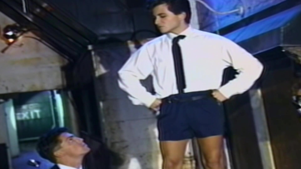 欲求不満なジェロームがワイルドな乱交セッションに参加