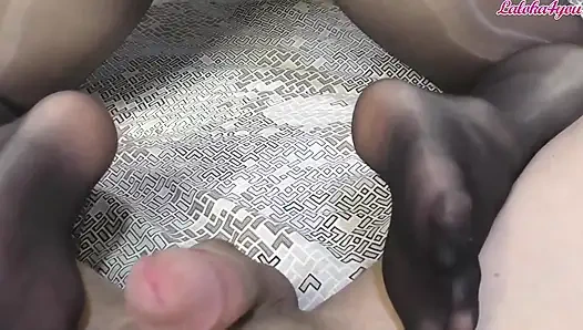 Gadis imut lagi asik footjob kontol orang asing di depan kamera