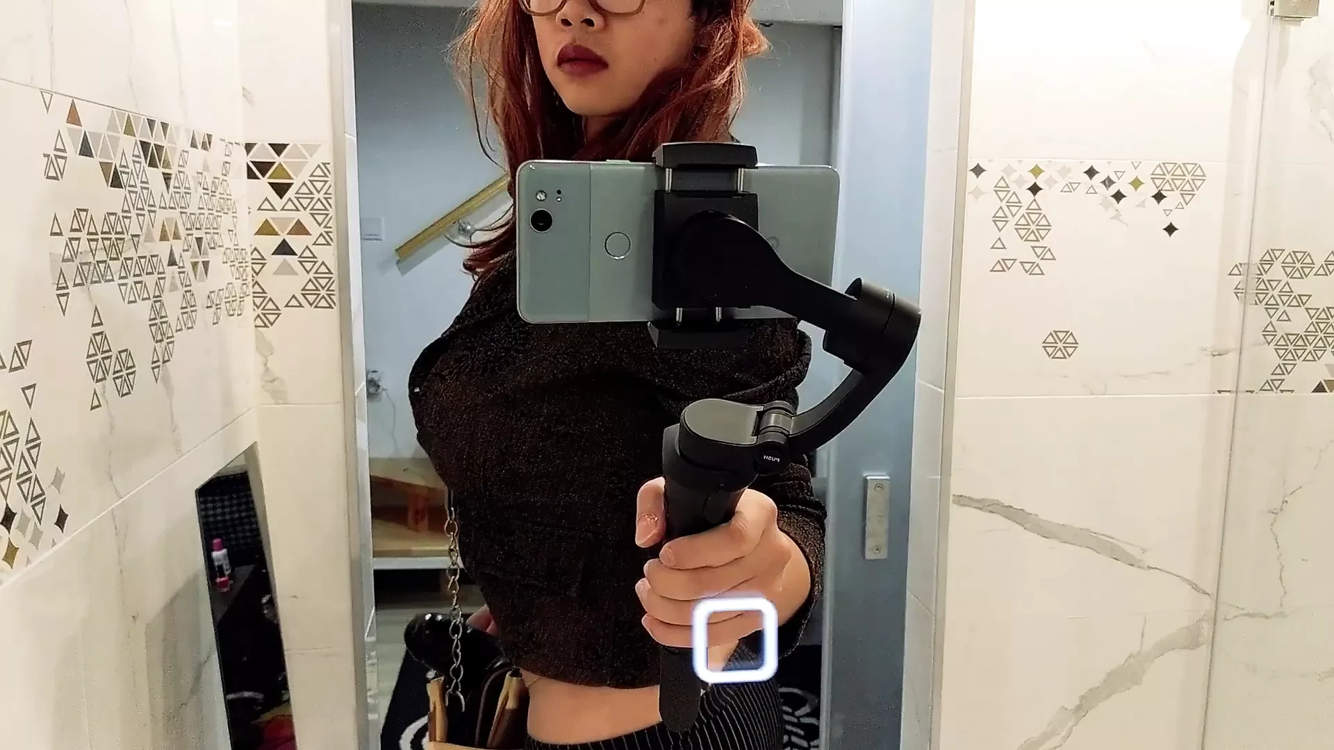 Sissy haylees offentliga cum walk och blinkande enorma bröst del 1