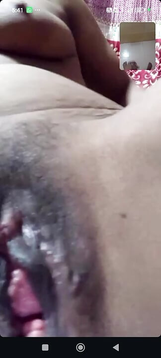 gorąca masturbacja Bhabhi do rozmowy wideo z chłopakiem do włosów