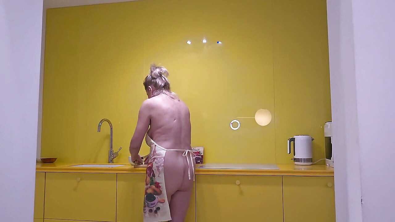 لعب الطعام - تحضير وتناول سلطة الفاكهة