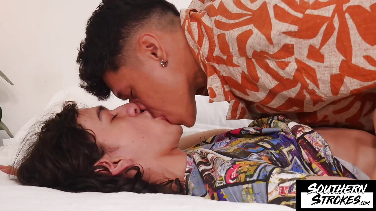 SOUTHERNSTROKES Horny Julian Isaza Takes Dante Rossi Raw Cock