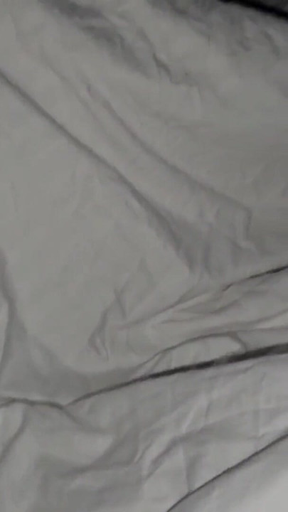 Împărțirea camerei cu sora vitregă se transformă într-un sex dur | Clip 1
