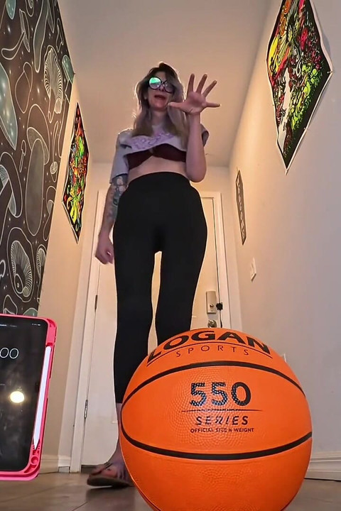 6'7 Tall Goddess One-handed Basketball Hold Challenge How Long Can These Huge Hands Dominate?