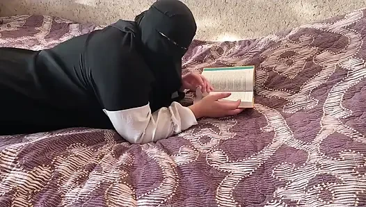 Syrian MILF in Hijab Gets a Load of Cum in Her Pussy