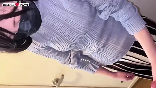 Sansürsüz ev ziyareti ortaya çıktı. Kocasının yokluğu sırasında aşina bir sıska evli güzellik