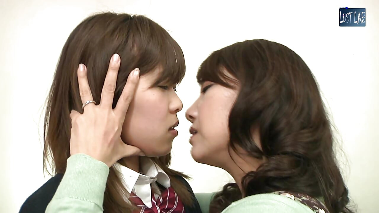 Thirty-year Gap - Passion Between a Mature Woman and a Young Beauty -4