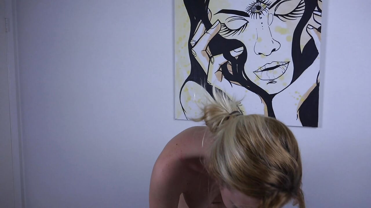 Teenie Spreads Her Cunt and Gets Massaged with Her Tongue