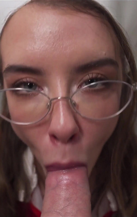 A enfermeira gostosa Eden Ivy extrai uma amostra de sêmen de seu cliente!