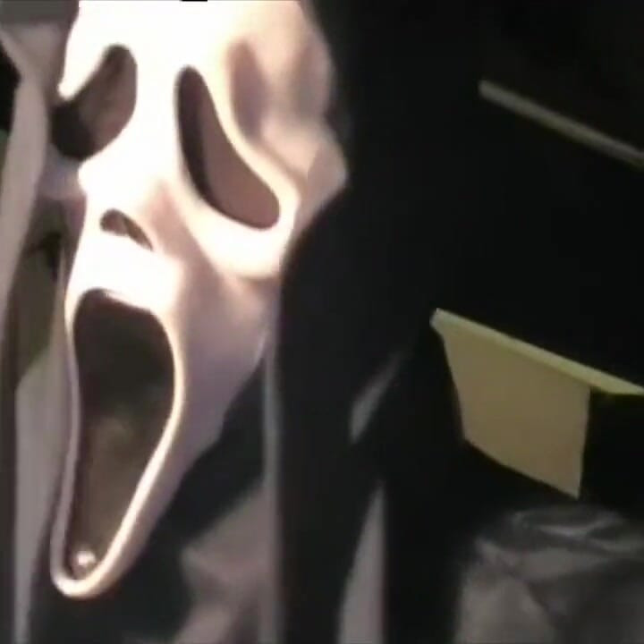Γαμήθηκε με το τέρας του Halloween