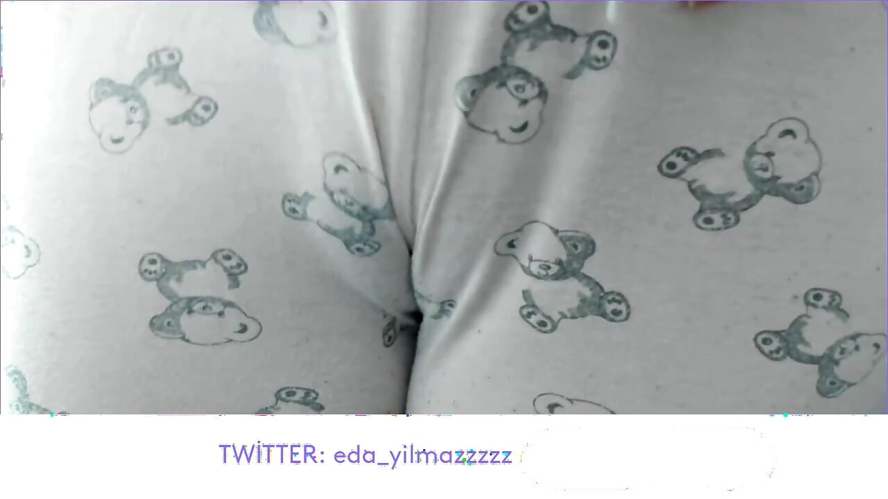 CAMELTOE- MASTURBATE WITH PAJAMA- RUBBING PUSSY WITH PAJAMA