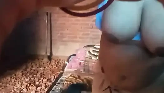 Новая бхабхи показывает обнаженное пальцами