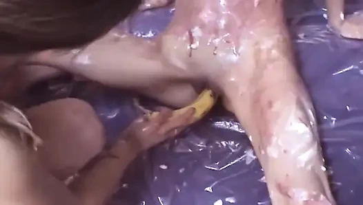 Cewek-cewek ceroboh di dapur dicambuk sampai dicrot di mana-mana