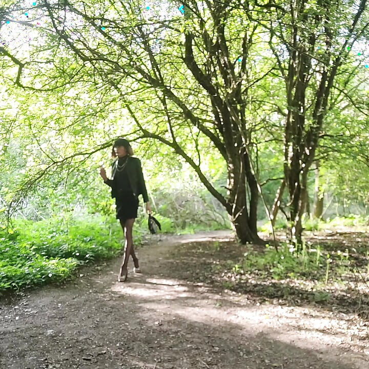 VELIKI⭕️OBILAZAK Napoleonovog parkirališta u Forêt de BRUNOy. Pokažite mini suknju svoje JeaN, otvorenu šalicu. VaneSsaBiTCHx PariSChienneTrvprod⁹¹