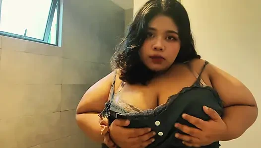 AJSXX99 - она сняла свой хиджаб, чтобы показать вам ее огромные, красивые груди.