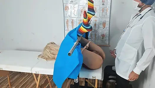 Гинеколог не знал, что его снимают!