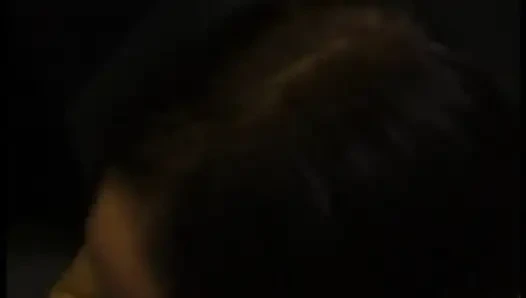 Spex brünette lutscht schwanz und bekommt doggystyle in pov