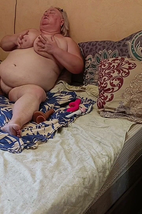 Girlfriend with Round Ass and Big Hairy Cunt Masturbates with Toys
