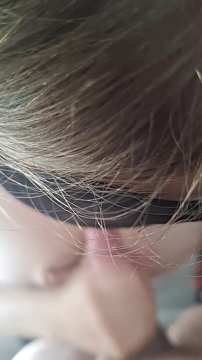 Curvy German Girlfriend gives Blowjob with Cumshot (POV)