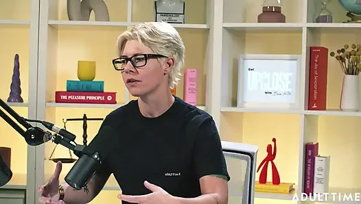 Khloe Kingsley kamerada fışkırtıyor ve kırmızı bayraklar | Adult Time Podcast