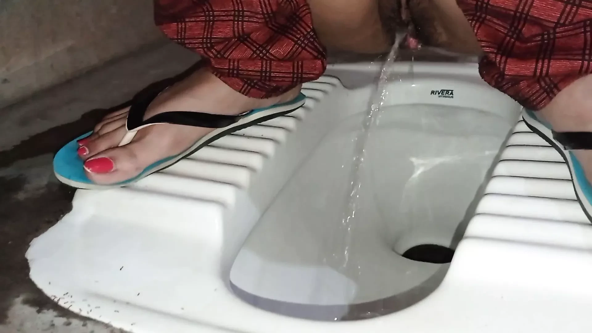 Mujhe bahot jor se peshab aa rha hai jaldi krleti hi nhi to yhi nikal jayega full hd video with slim girl desifilmy45