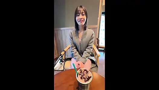 Bölüm 1 "Lütfen arka tarafı doldurun...!" Özel bir pratisyenle evlenen ince güzel evli kadın Umi (29), bekaretli bir kadın olmasına rağmen karşı koyamadı!