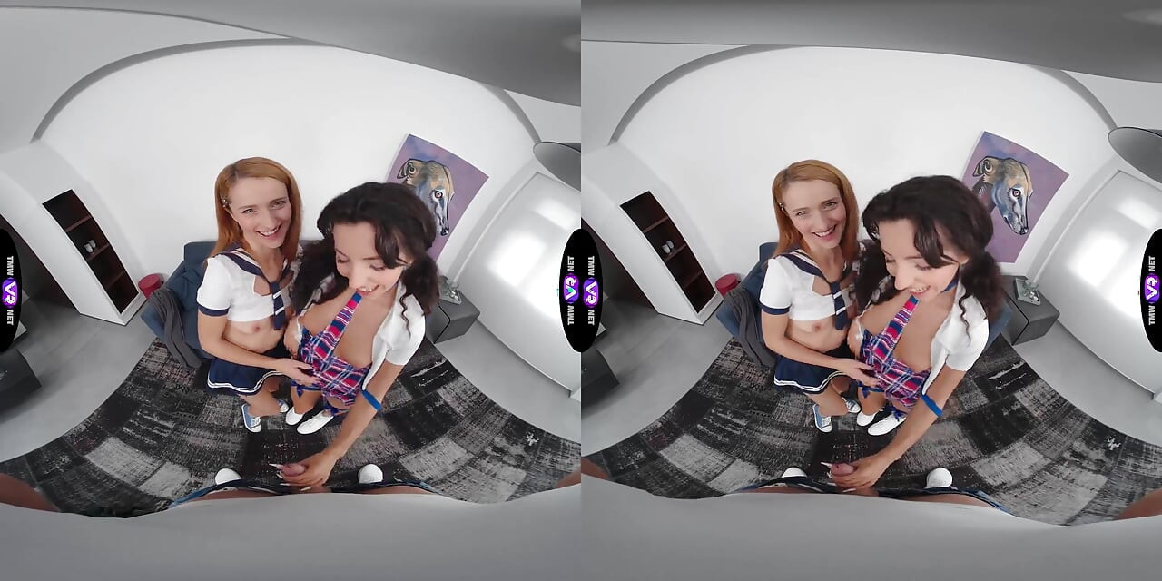 Mini Mitzi invite Lucianna Luci pour un strip-tease à trois et du plaisir avec double pipe - tmwvrnet