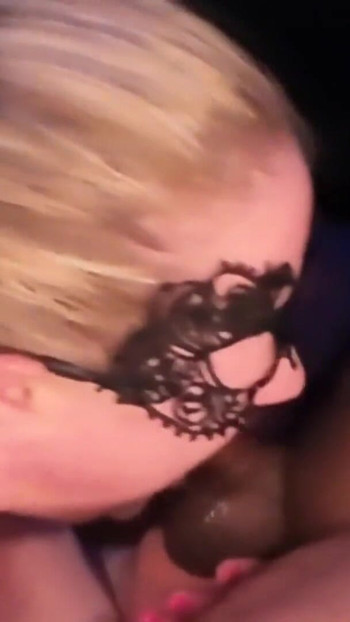 Mesti berkongsi detik dari "asmr jurulatih peribadi mengongkek milf blonde dengan tetek besar pancutan meletup di kerongkongnya"