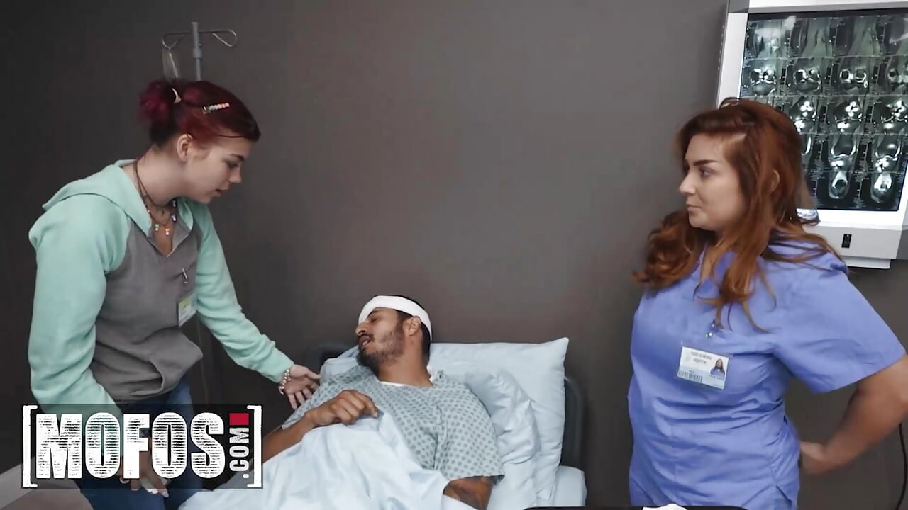 MOFOS - Medicinska sestra Chloe Copper daje svom pacijentu vrući pregled koji završava točno onako kako je planirala