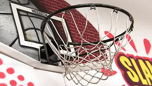 Valery Summer, antrenörünün büyük penisine eğilip her şeyi içine çekiyor!