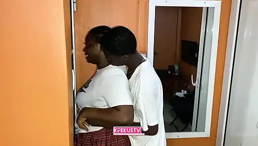 Geile schüler machen vor dem unterricht rum