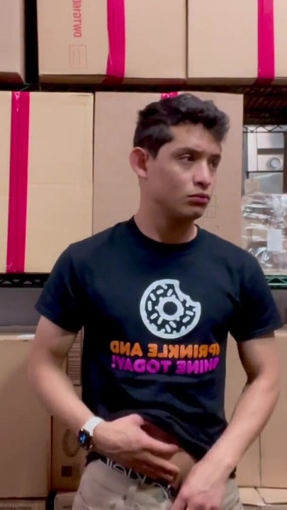 Latin dunkin donuts twink iş yerinde yük çekiyor | Klip 1