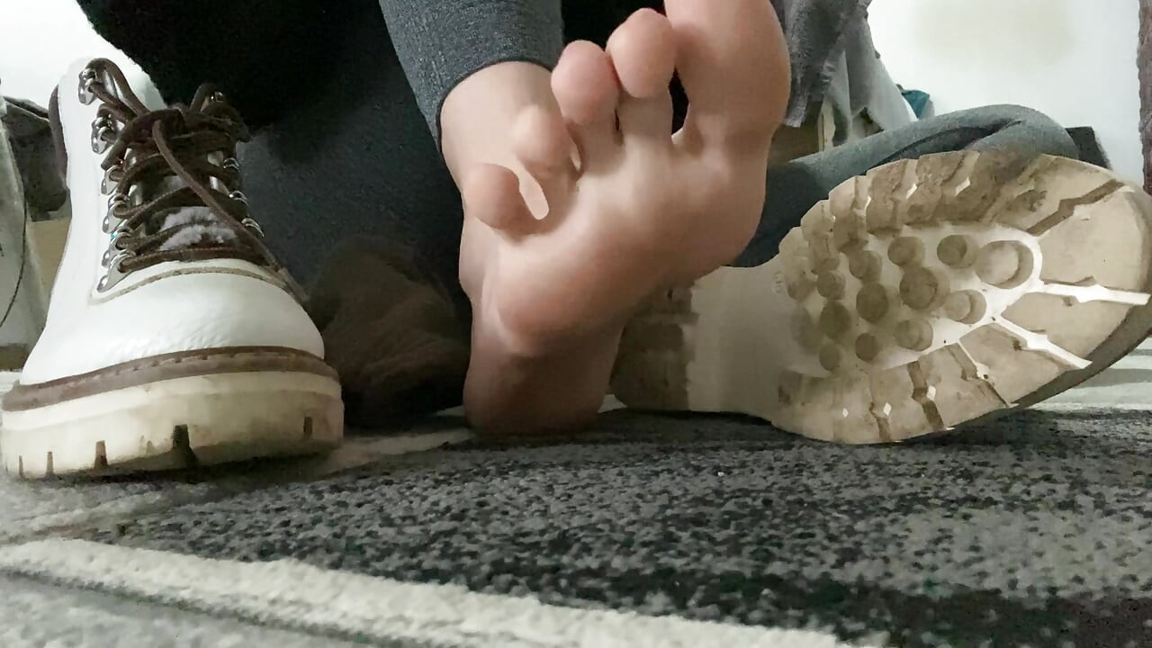 Pés e Dedos fedorentos depois de andar em BOTAS