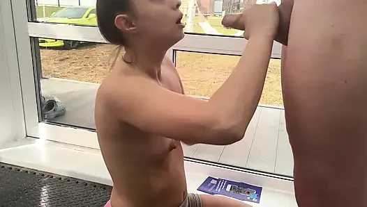 Meleleh, tidak menyembunyikan kegembiraannya