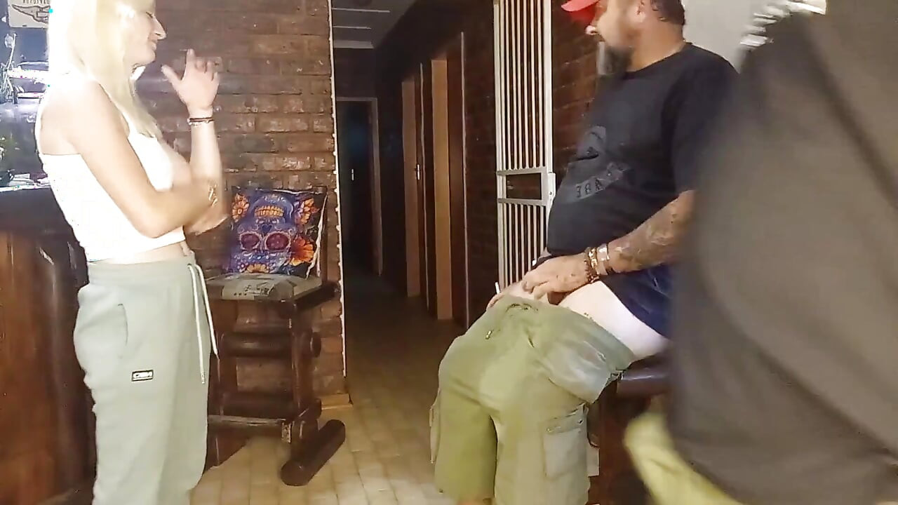 ชายแก่สองคนยัดทุกรูของฉัน