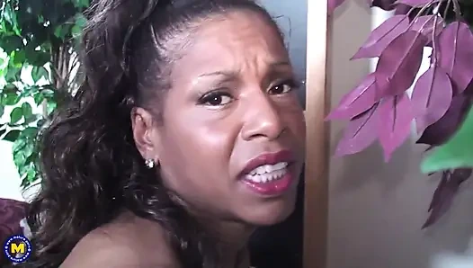 Ebony MILF Semmie De Suora Gets a Serious Pounding