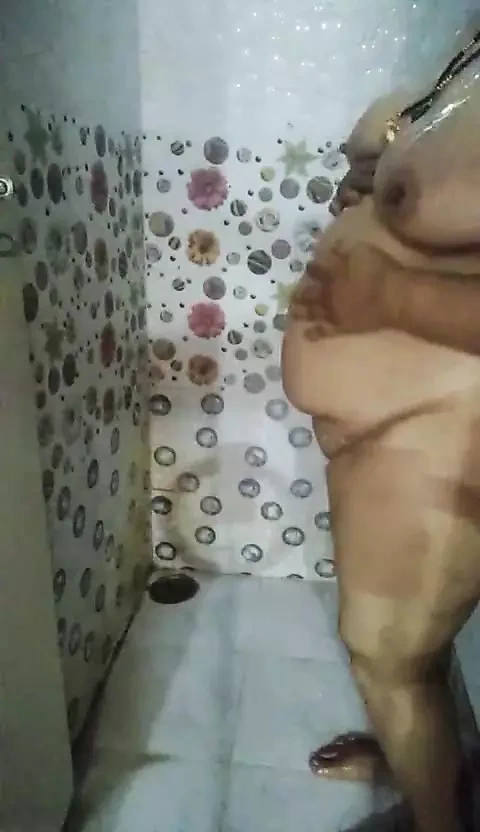 Desi Hot Bigboobs Puffy Nipples Aunty Nude Bathing Show For Stepbrother unty