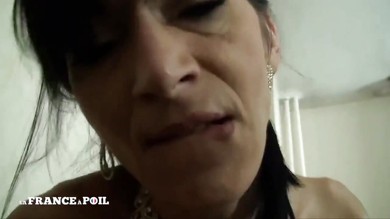 Linda milf de southwest es una mujer cachonda con chorros