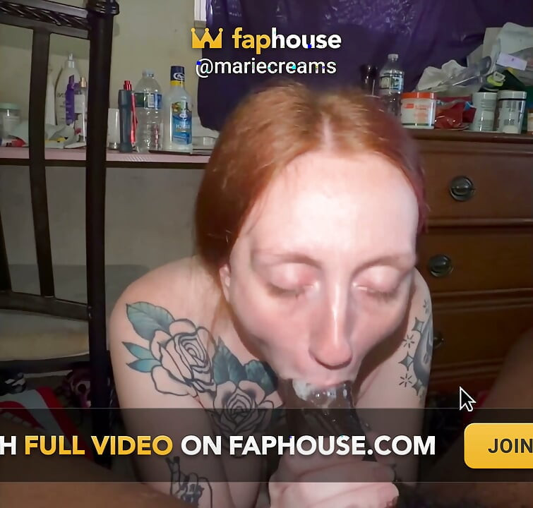 Une jeune PAWG rousse accro à sucer et crémer une grosse noire