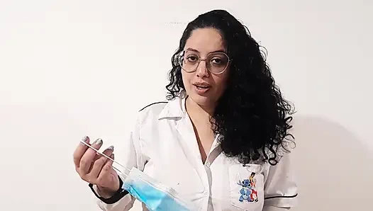 Шлюха-доктор дает мне осмотр со счастливым окончанием