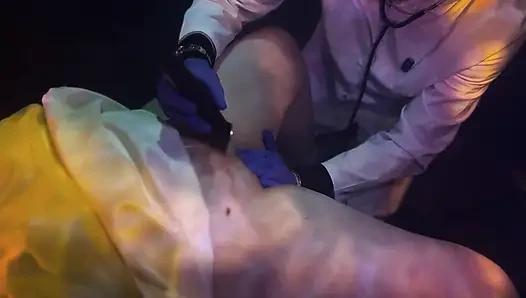 Er Rasiert Meinen Busch Bei Einer Ärztlichen Untersuchung