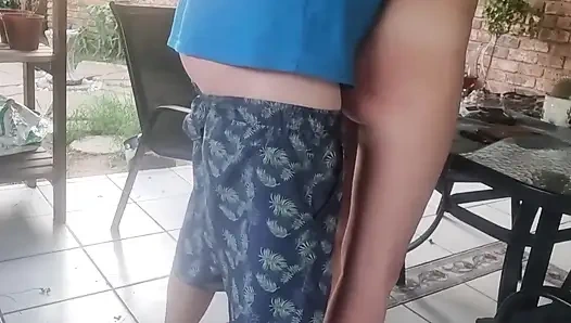 Ngentot habis-habisan di luar ruangan