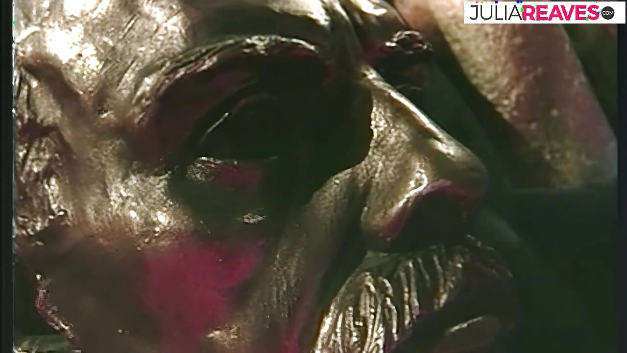 Блондинка кричит, пока любовник совокует ее тугую задницу на массивный камшот