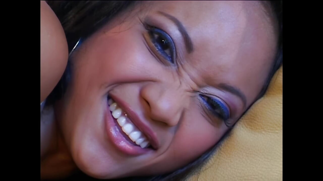 Loni Punani: Ohromující a přírodní kozy pro absolutní bohyni v prdeli obrovským pérem